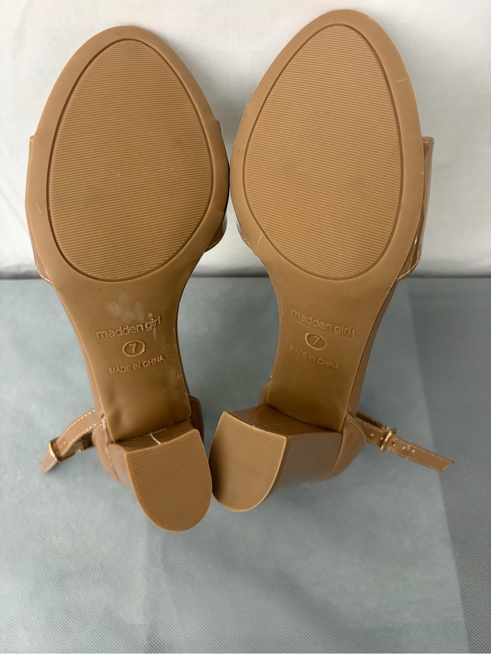 Madden Girl Beige Block Heel Sandals Ankle Strap Size 7 (B223) - Picture 11 of 12